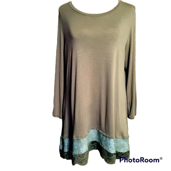 LOGO by Lori Goldstein Tops - LOGO Lori Goldstein green layered-look, bottom lace, tunic top. Long sleeves, M.